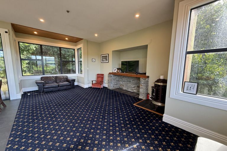Photo of property in 16 Ascog Road, Ravensbourne, Dunedin, 9022