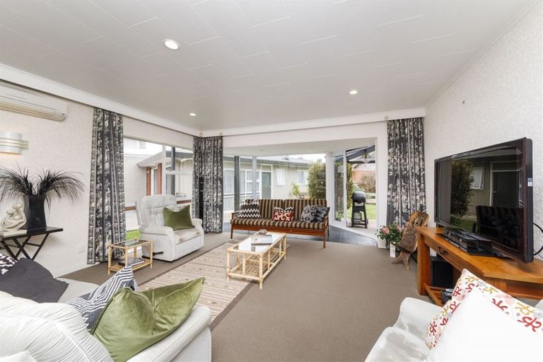 Photo of property in 8 Linmor Place, Terrace End, Palmerston North, 4410