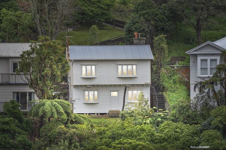 Photo of property in 16 Northland Road, Northland, Wellington, 6012