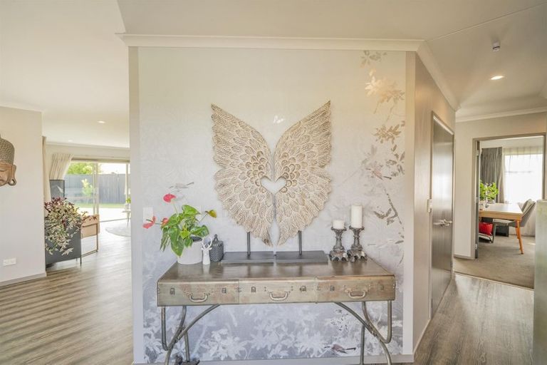 Photo of property in 2 Oscar Place, Whitianga, 3510