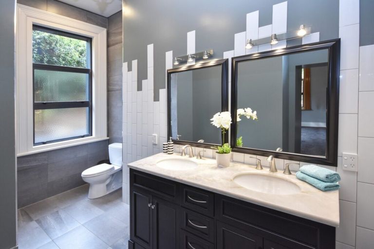 Photo of property in 16 Ascog Road, Ravensbourne, Dunedin, 9022