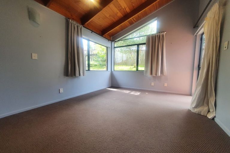 Photo of property in 32 Ronald Macken Place, Windsor Park, Auckland, 0632