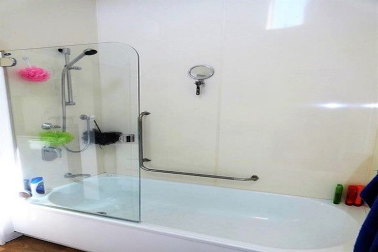 Photo of property in The Triangle, 7/33 Halswater Drive, Churton Park, Wellington, 6037