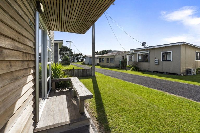 Photo of property in 68 Sixth Avenue, Urenui, 4377
