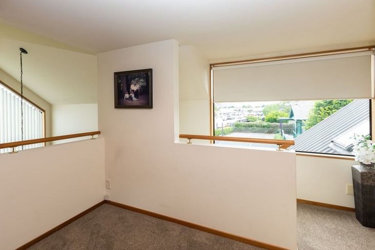 Photo of property in 9 Clyde Road, Upper Riccarton, Christchurch, 8041