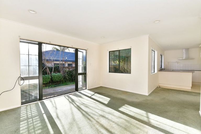 Photo of property in 1/20 Greta Place, Stanmore Bay, Whangaparaoa, 0932