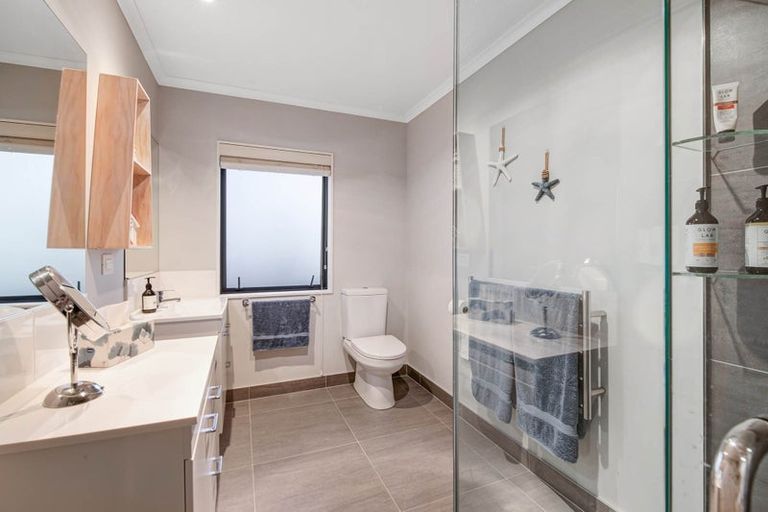 Photo of property in 14 Kingfisher Road, Silverdale, 0932