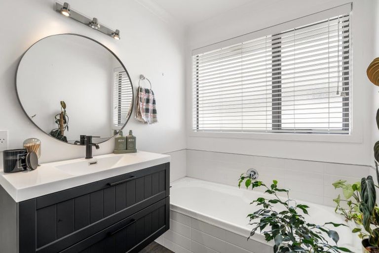 Photo of property in 27 Norfolk Drive, Cambridge, 3434