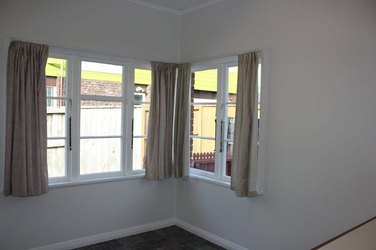 Photo of property in 1/48 Seabrook Avenue, New Lynn, Auckland, 0600