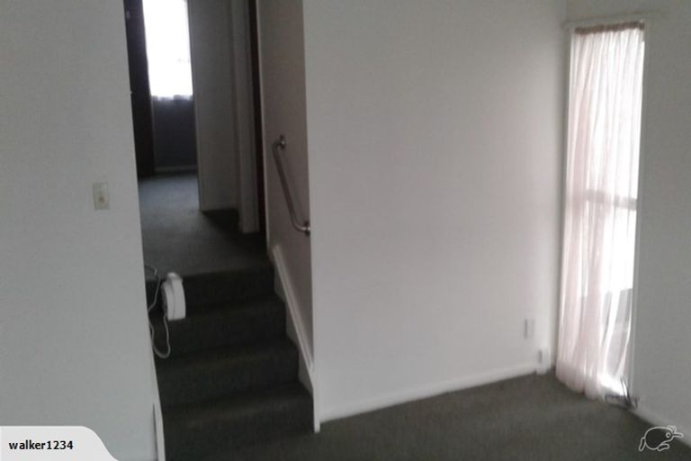 Photo of property in 154 Akaroa Drive, Maupuia, Wellington, 6022