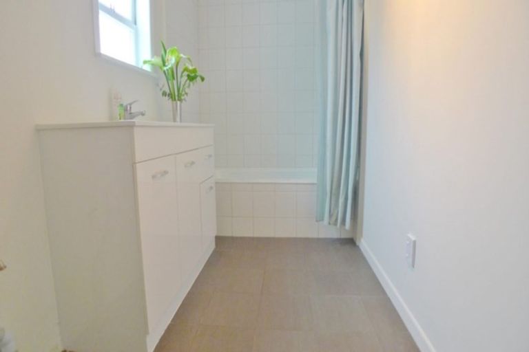 Photo of property in 127 View Road, Sunnyvale, Auckland, 0612