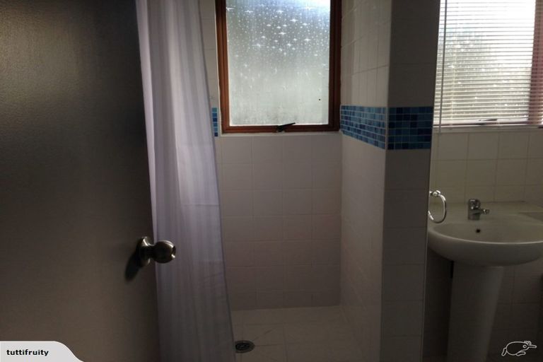 Photo of property in 2/20a Chivalry Road, Glenfield, Auckland, 0629