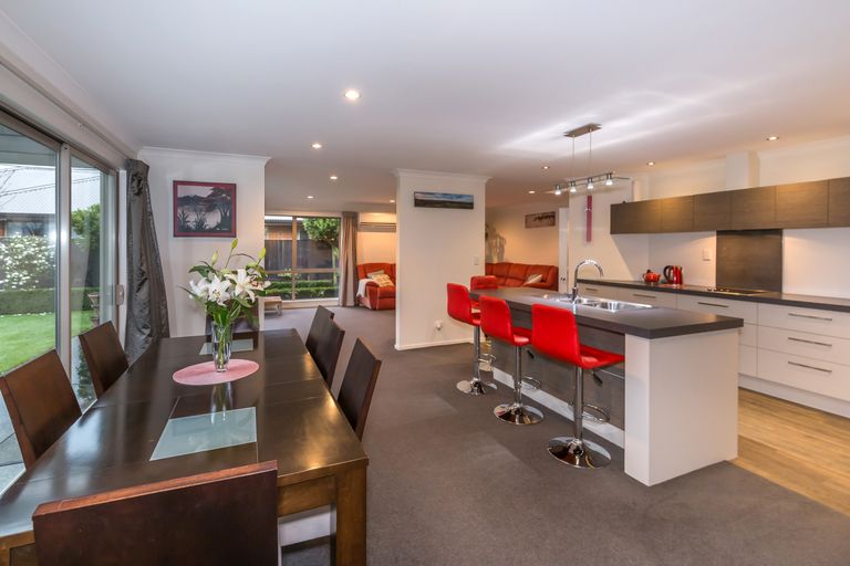 Photo of property in 32 Date Crescent, Aidanfield, Christchurch, 8025