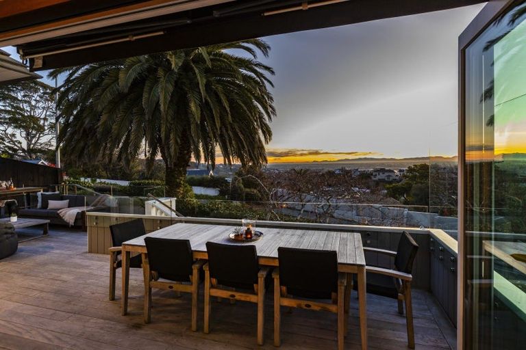 Photo of property in 67 Hackthorne Road, Cashmere, Christchurch, 8022