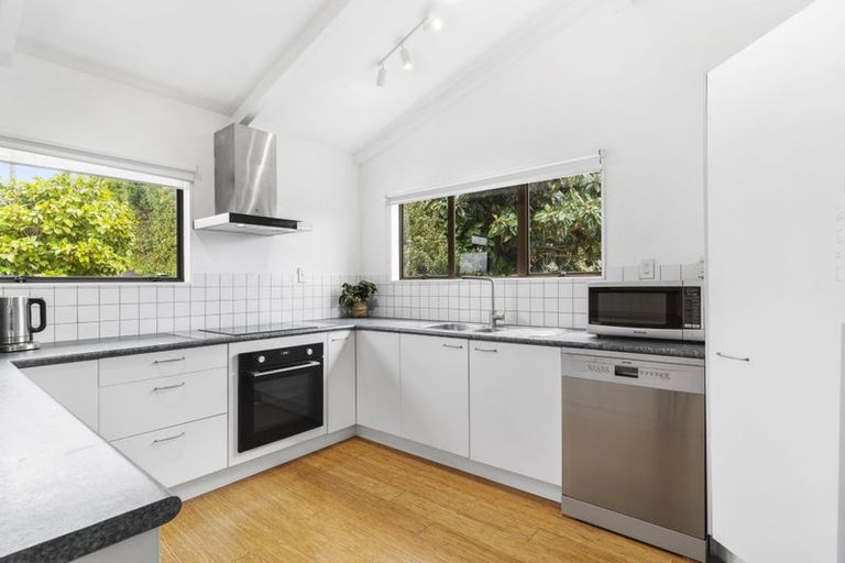 Photo of property in 2/55a Woodlands Crescent, Browns Bay, Auckland, 0630