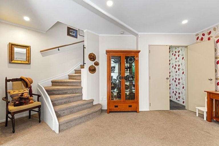Photo of property in 2/12 Wanita Place, Totara Vale, Auckland, 0629
