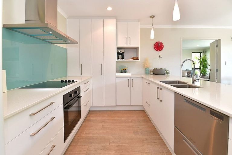 Photo of property in 6 Fendalton Place, Hatfields Beach, Orewa, 0931