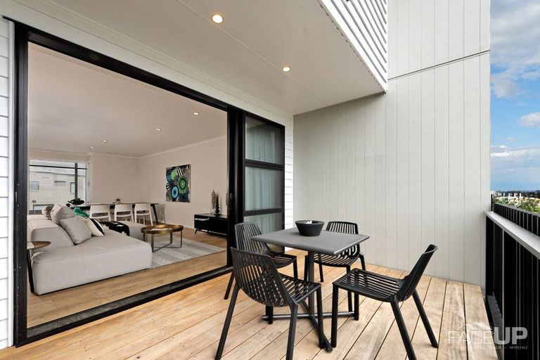 Photo of property in 87 Glidepath Road, Hobsonville, Auckland, 0616