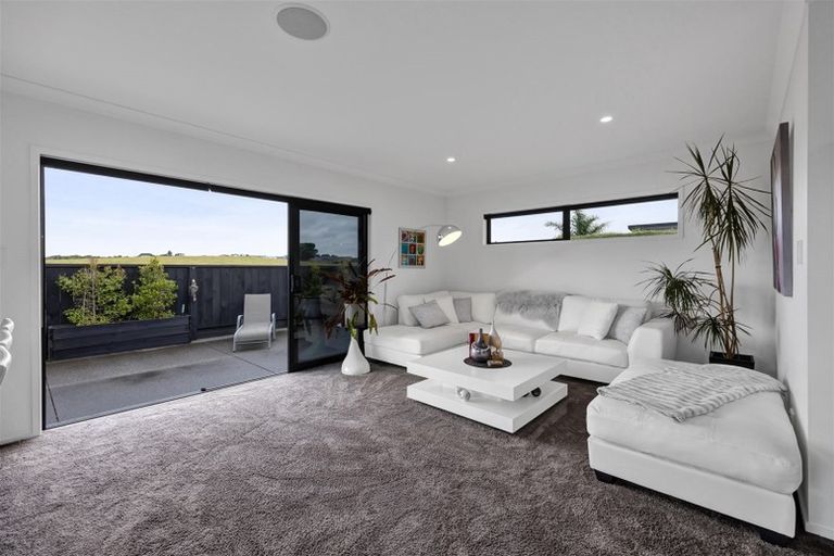 Photo of property in 17 Wentworth Lane, Waiwhakaiho, New Plymouth, 4312