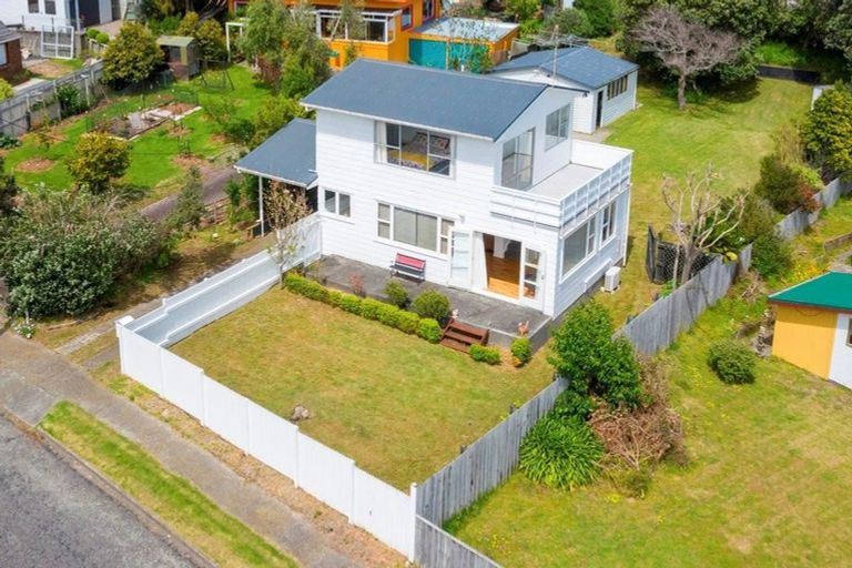Photo of property in 6 Kaitawa Street, Waikanae Beach, Waikanae, 5036