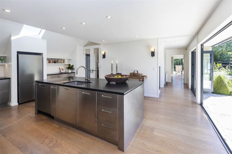 Photo of property in 15b Waiwetu Street, Fendalton, Christchurch, 8052