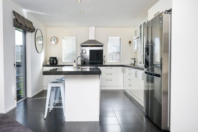 Photo of property in 24 Liberty Grove, Kelvin Grove, Palmerston North, 4414