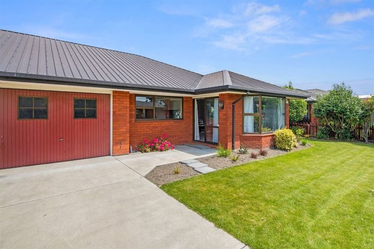 Photo of property in 2/1 Thorrington Road, Cashmere, Christchurch, 8022