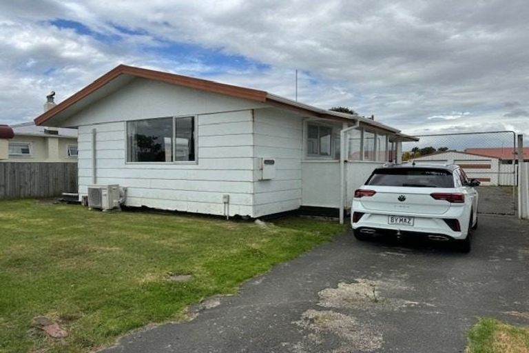 Photo of property in 24 Raupo Street, Castlecliff, Whanganui, 4501