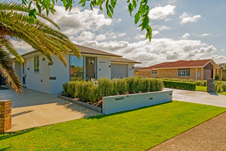 Photo of property in 25 Springbok Avenue, Whitianga, 3510