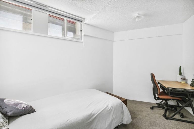 Photo of property in 2/4 Scott Street, Moturoa, New Plymouth, 4310