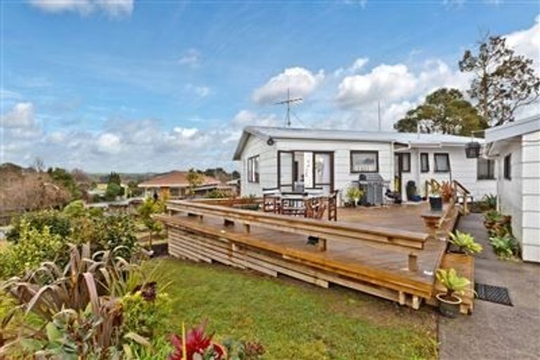 Photo of property in 4 Melia Place, Stanmore Bay, Whangaparaoa, 0932