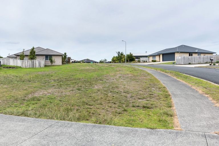 Photo of property in 15 Ocean View Rise, Ruakaka, 0116