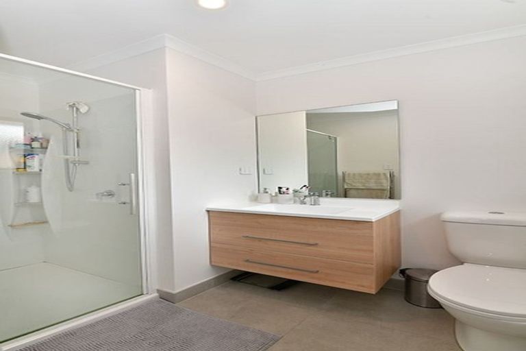 Photo of property in 5 St Julia Court, Helensville, 0800