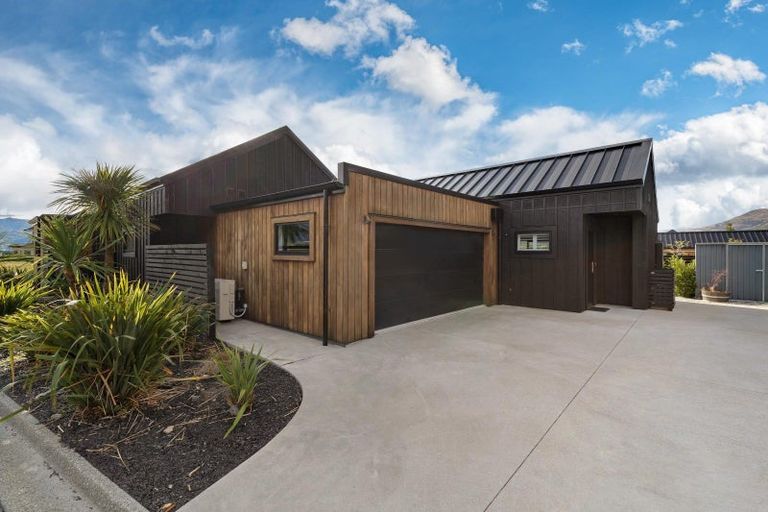 Photo of property in 11 Glenfiddich Road, Jacks Point, Queenstown, 9371