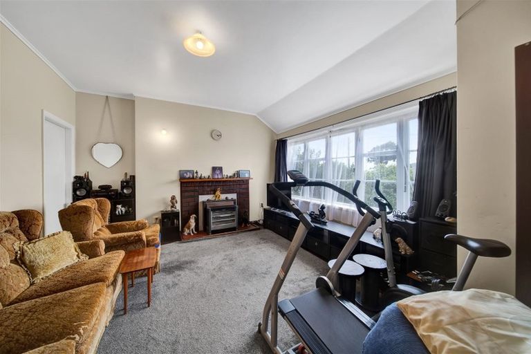 Photo of property in 40-42 Dixon Avenue, Hawera, 4610