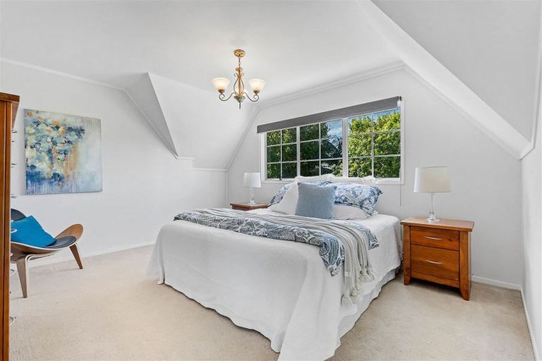 Photo of property in 2 Fitzpatrick Place, Chatswood, Auckland, 0626