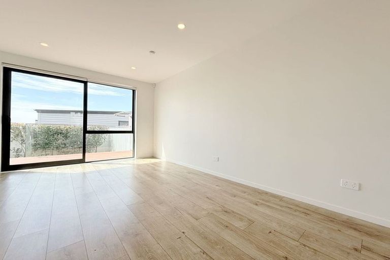 Photo of property in 6/737 East Coast Road, Browns Bay, Auckland, 0630