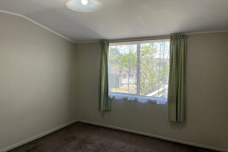 Photo of property in 28 West Harbour Drive, West Harbour, Auckland, 0618