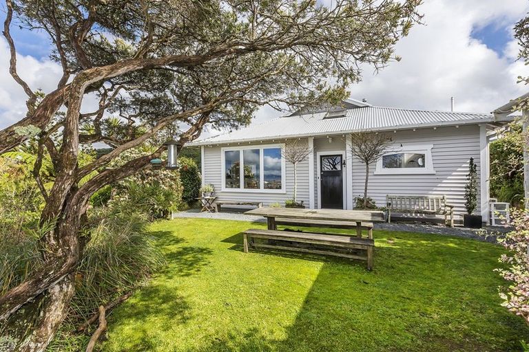 Photo of property in 7 Moana Road, Kelburn, Wellington, 6012