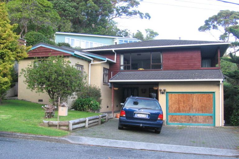 Photo of property in 18 Woodvale Grove, Fairfield, Lower Hutt, 5011