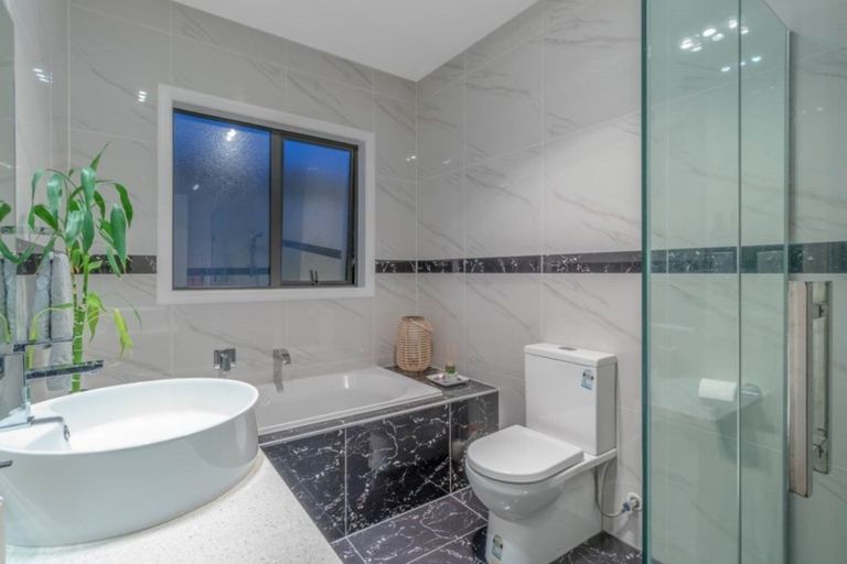 Photo of property in 102 Tapu Road, Huapai, Kumeu, 0810