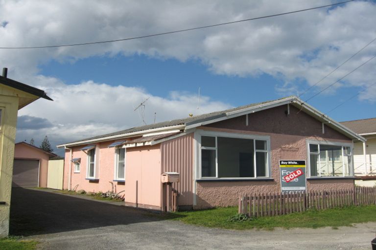 Photo of property in 2 Westbourne Terrace, Castlecliff, Whanganui, 4501