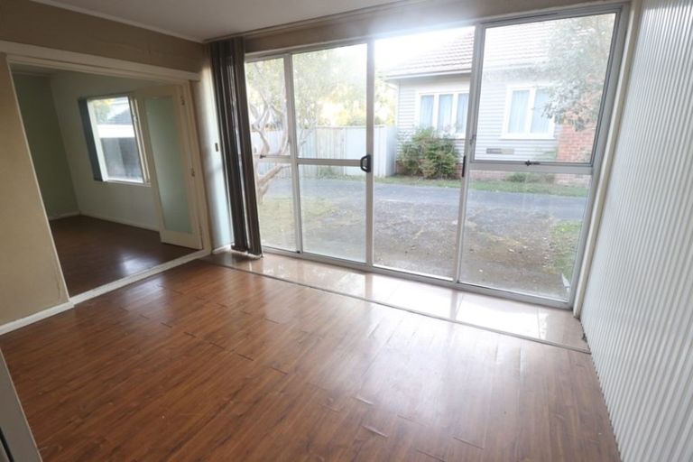 Photo of property in 1/198 Onewa Road, Birkenhead, Auckland, 0626