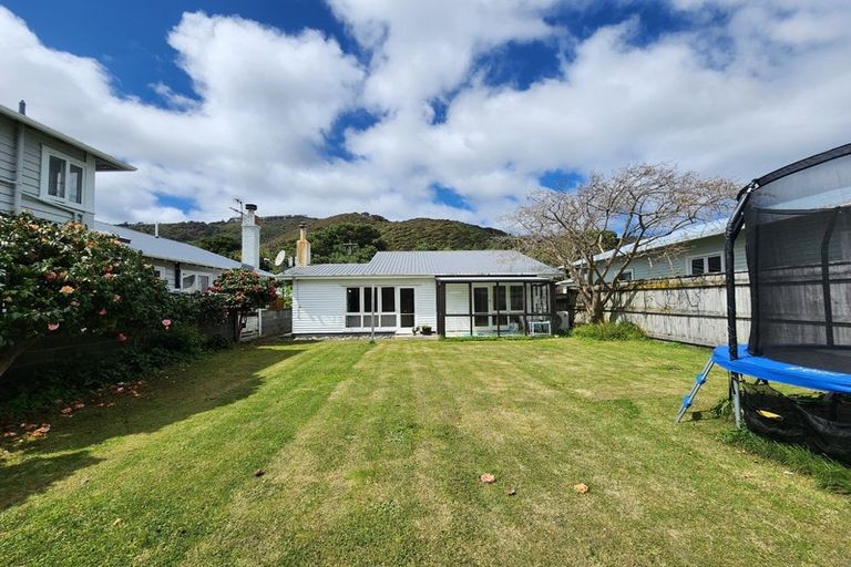 Photo of property in 34 Tuatoru Street, Eastbourne, Lower Hutt, 5013
