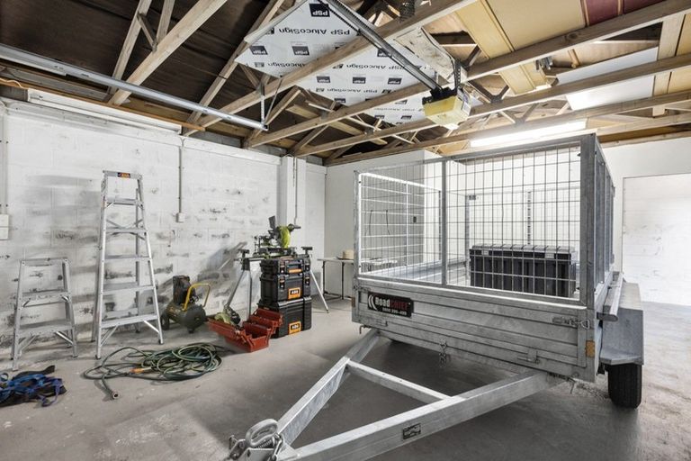 Photo of property in 8a Keats Place, Whalers Gate, New Plymouth, 4310