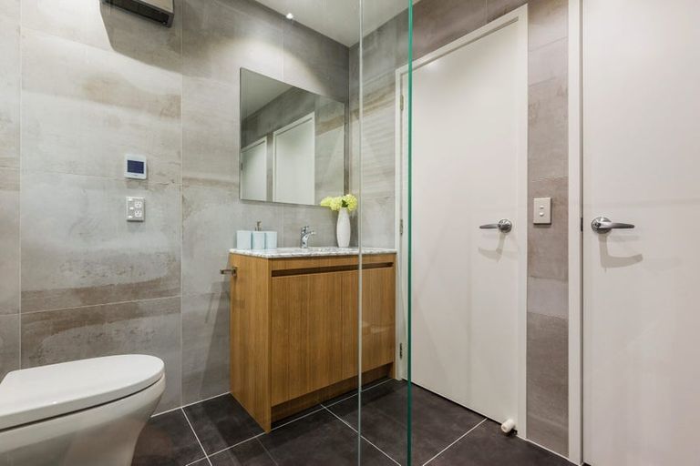 Photo of property in 2/1 Livingstone Street, Milford, Auckland, 0620