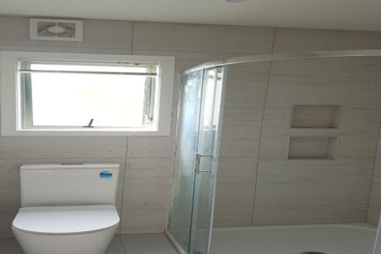 Photo of property in 56 Goldfinch Rise, Unsworth Heights, Auckland, 0632