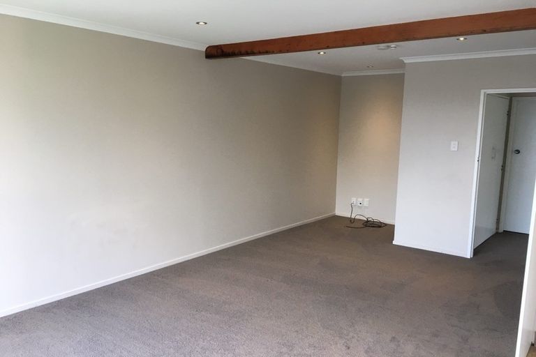 Photo of property in 25b Omega Street, Newlands, Wellington, 6037