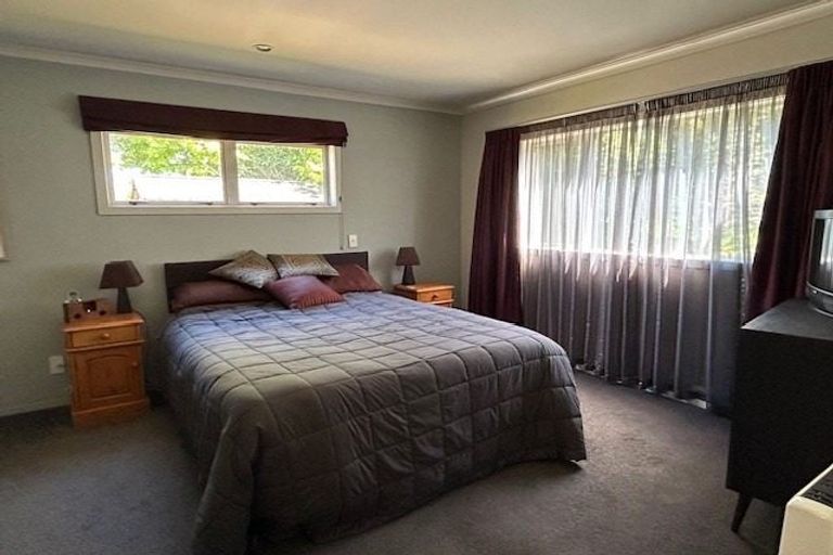 Photo of property in 6 Routeburn Avenue, Aotea, Porirua, 5024