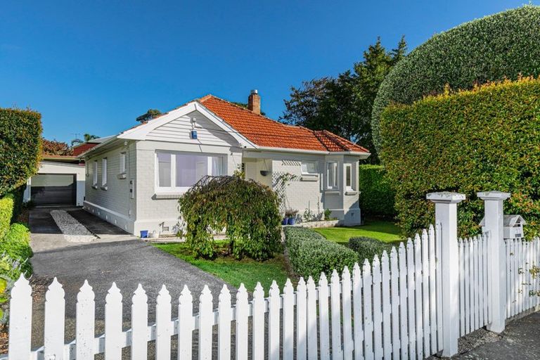 Photo of property in 1/27 Summer Street, Stanley Point, Auckland, 0624
